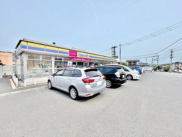 ミニストップ南光台東店様まで徒歩9分です。ちょっとしたお買い物も徒歩圏内のコンビニで済ませられます。 710m
