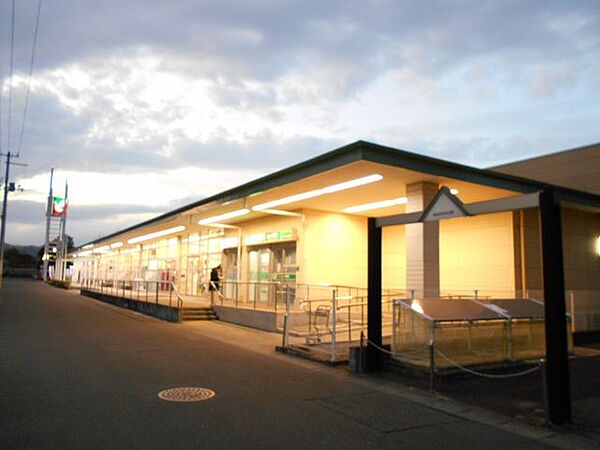 ヨークベニマル柳生店まで車で9分。生鮮食品や日用品が揃っており、毎日のお買い物に便利ですね。 3490m