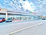 周辺：ヨークベニマル名取愛島店様まで約1130ｍ（徒歩15分、車で3分）生鮮食品や日用品が揃っており、毎日のお買い物に便利ですね。