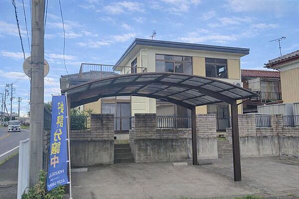 カーポート付き♪4台並列駐車可能