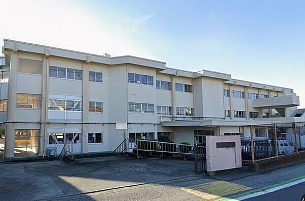 前橋市立細井小学校 890m
