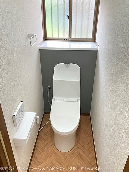 【リフォーム済】1Fトイレはウォシュレット付便器に交換し、天井や壁、床も新しく貼り替えました。