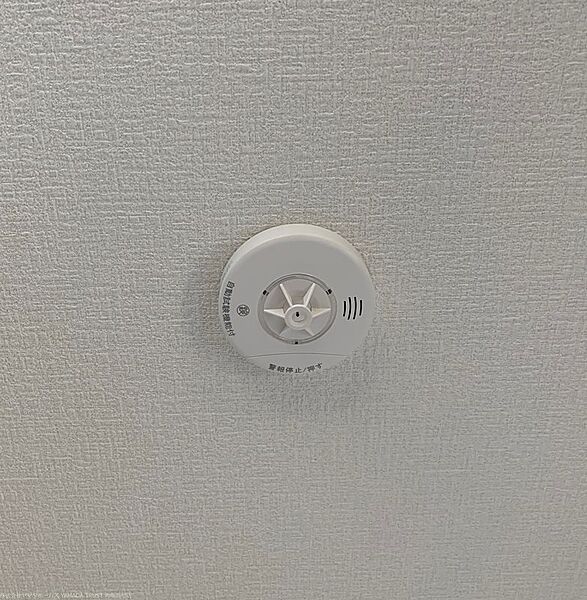 （同仕様写真）各居室に火災警報器を設置します。