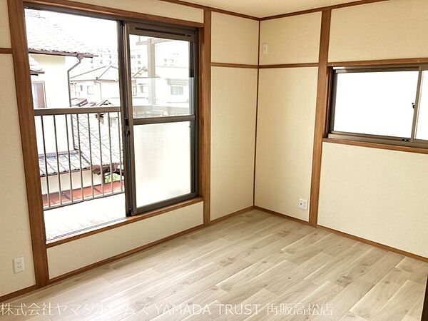 【リフォーム済】2F6帖洋室　天井や壁、床も新しく貼り替えました。