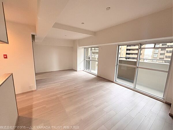 【リフォーム完了】南西向きの8.28m2のバルコニーに面しているため、日当たり・風通しともに良好です。