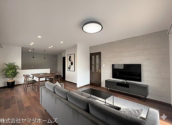 【リフォーム完了】LDK18．2帖　床・天井・壁クロスは張り替えました。※家具はCGです。