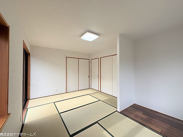 【リフォーム完了】1階和室9帖　畳は表替えを行い、天井、壁クロス張替えを行いました。