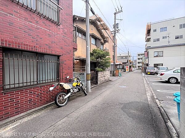 【建物解体・更地渡し予定】