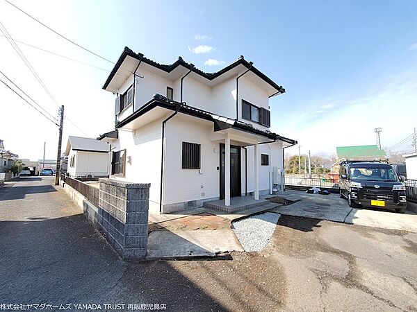 【リフォーム済】外壁と屋根を塗装しました。駐車場 は2台駐車可能です。
