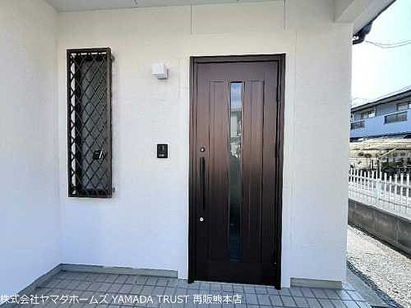 玄関ドア　新品交換しています　ディンプルキーで安心♪　TVモニター付きインターホンもあります♪