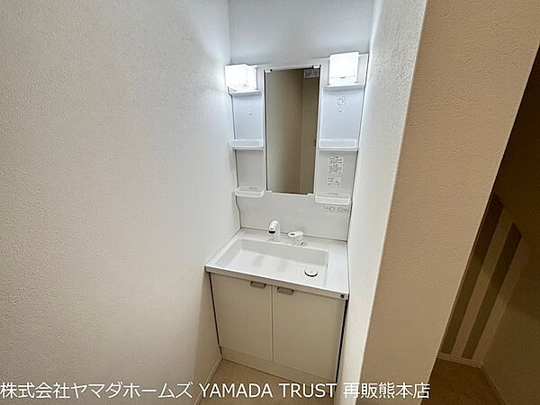 洗面台は新品に交換。水回りが新品なのはうれしいですね。