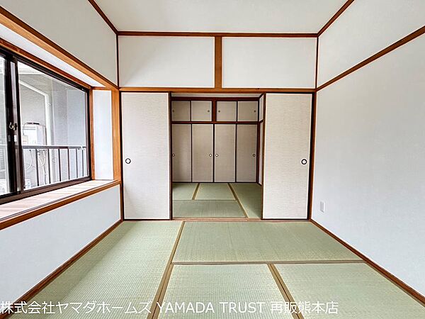 二階和室の画像です。畳は表替えを行い、ふすま紙は交換しています。