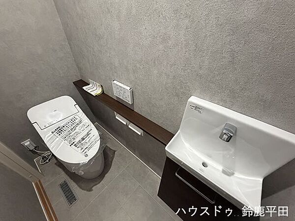 独立型手洗い器があり、ドアノブを触る前に石鹸で手を洗えます♪