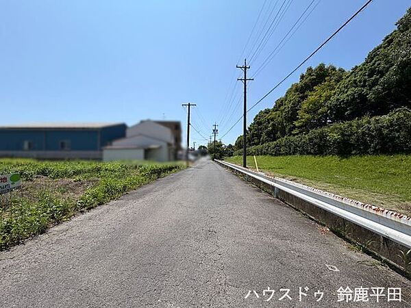 【北側幅員約5.5ｍ前面道路】ゆとりのある道幅で車の出し入れもスムーズにできます。（2026年7月9日　撮影）