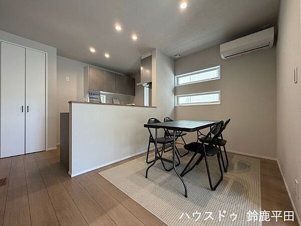 家族みんなが思いのままにくつろげる、ぬくもり溢れる団らんの空間になっています。