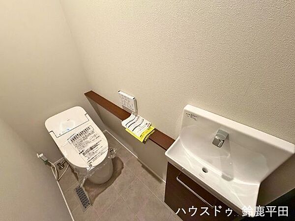 独立型手洗い器があり、ドアノブを触る前に石鹸で手を洗えます♪