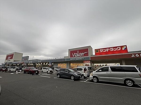 スーパーマーケットバロー 鈴鹿店【営業時間　月～金10:00-20:00、土日9:30-20:00※祝日の営業時間はその曜日に準じます。クレジットカード・バーコード・電子マネー・IC決済利用可。】…