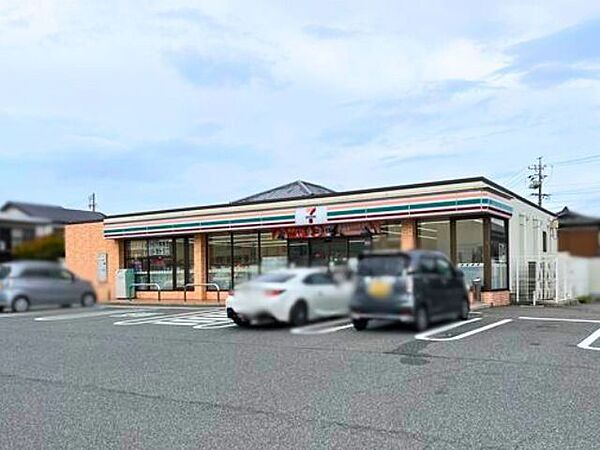 セブン-イレブン 鈴鹿長太旭町5丁目店スローガンは「近くて便利」。地域の人へのサービスを重視し、配達サービスにも力を入れている。（電子マネー利用可　ＡＴＭあり　ネット通販あり）nanacoポイント…