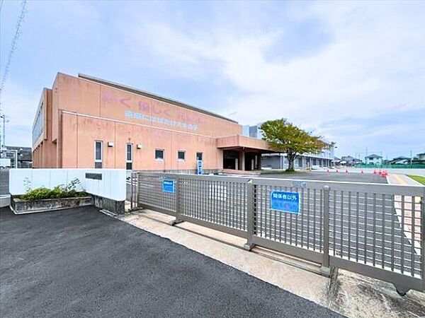 鈴鹿市立大木中学校学校教育目標に「生きる力」を身につけ，未来を切り拓く生徒の育成　を掲げる 1440m
