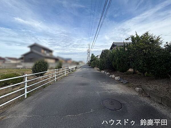 【北東側幅員約4.6ｍ前面道路】ゆとりある広さで大型車でも車の出し入れがスムーズにできます。（2026年9月19日　撮影）