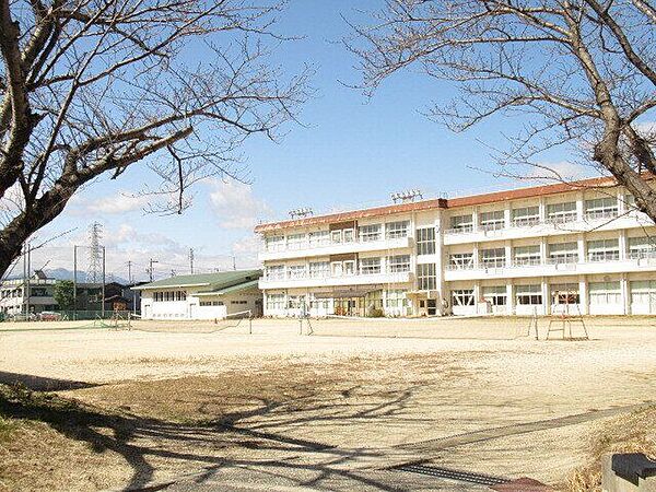 四日市市立楠中学校学校教育目標「あたたかさ」、「たくましさ」、「たしかさ」 1360m