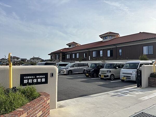 野町保育園丈夫な身体と思いやりの心を持ち、人の話に耳を傾けられる子どもを目標とし、養護とともに教育にも力を入れております。保護者のみなさまとともに子どもたちの成長を暖かく見守っていきたいと思ってお…