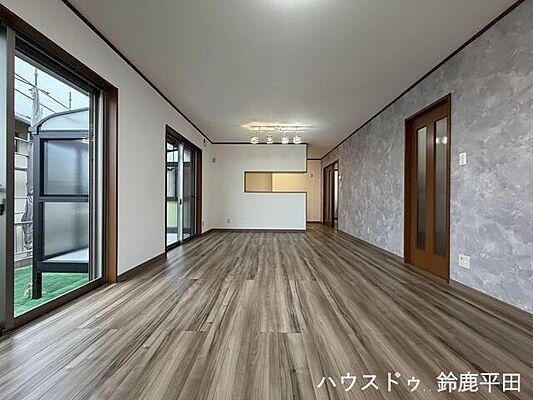 リビング/ダイニング 四日市市大字西阿倉川　中古一戸建て