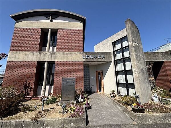 北村記念しばた小児科医院【診療科 小児科　アレルギー科　内科休診日 木曜、日曜、祝日診察時間 9：00～12：00 15：00～18：30  15：00～17：00（土）】 550m
