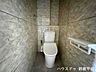 トイレ：落ち着いたトーンのホテルライクな雰囲気のトイレもリフォーム済です◎棚部分もあるので、ストック品を置いておいたり用途多彩にお使いいただけます。（2026年4月6日撮影）