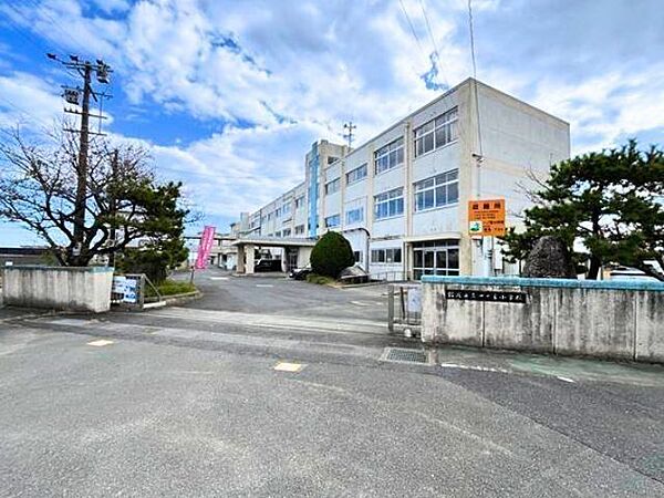 一ノ宮小学校【学校教育目標「つながり合い高め合って明日も来たい」と思える学校なかまとつながり合える楽しい学校わかる喜び、できた喜びが味わえる学校保護者・地域から信頼される学校】 1930m