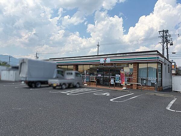 セブンイレブン 亀山川崎町店 620m