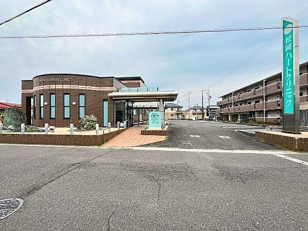 松岡ハートクリニック【診療科 内科　外科　循環器科　呼吸器科　消化器科　リハビリテーション科休診日 火曜午後、木曜午後　土曜午後　日曜　祝日診察時間 8：30～12：00　　　　　15：0 270m