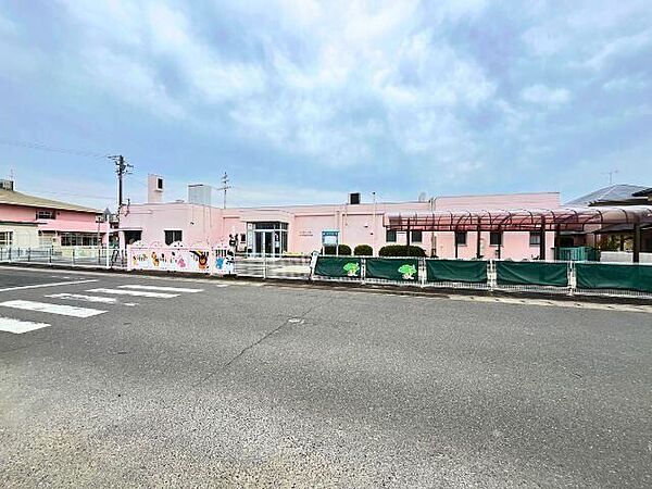 くすのき保育園学び、楽しみ、こころゆたかに。日々過ごしていく中で必要なことは自分たちでできるように。遊ぶ時は思いっきり遊ぶ。子どもらしくのびのびとした心を。一人一人の気持ちを大切に職員も子どもとと…