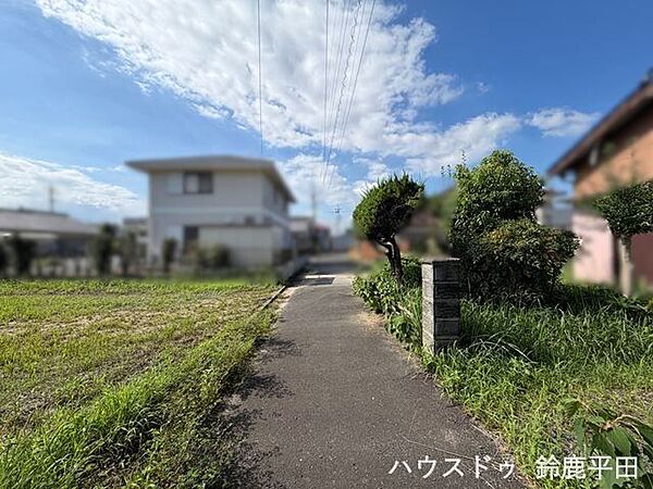 【南西側幅員約3.1ｍ前面道路】見通しのいい開放的な道路で歩行者も安心して歩けます。（2026年9月17日　撮影）