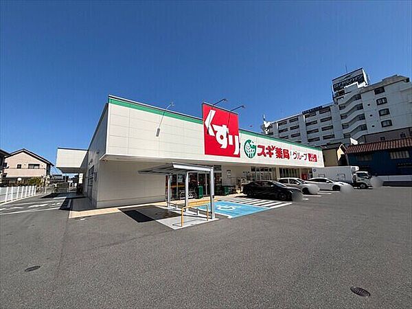 スギ薬局 白子駅前店【店舗営業時間9:00～22:00　駐車場21台完備。医薬品の他にも食品やお酒など販売。薬剤師、ビューティアドバイザー、管理栄養士が揃っているので相談可能。/クレジット・電子マ…
