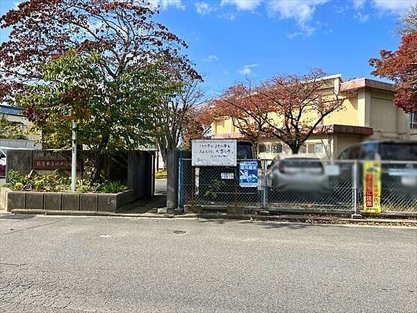 神戸小学校【今日も来てよかった、明日も来たいと思える学校1．わかる喜び・学ぶ喜びが実感できる学校2．一人ひとりが大切にされる学校3．家庭や地域に信頼され、ともに創り上げるがっこう…】 1190m