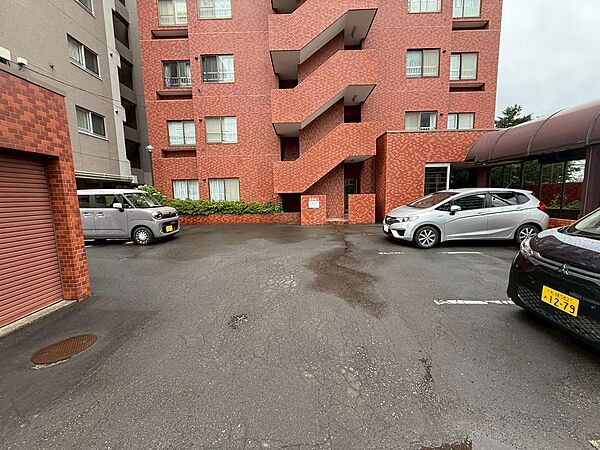 敷地内駐車場空き有！