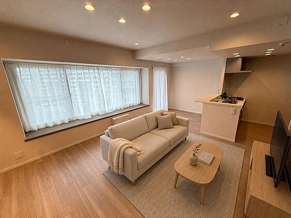 ７階西向き３ＬＤＫで陽当たり・眺望良好！（画像は家具を配置したイメージ図です！）