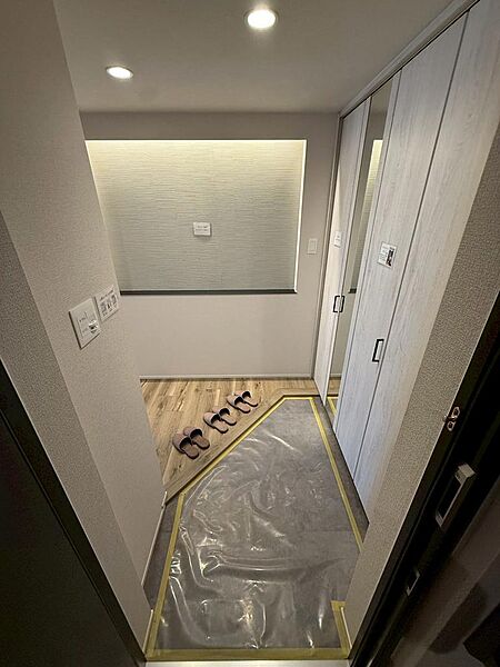 広々とした清潔感のある玄関スペース！明るい空間が住まう人やゲストを気持ちよく出迎えます。毎日使う場所だからこそ暮らしやすさにこだわった空間です。