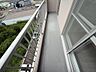 バルコニー：視界が開け、空の広がりを感じられるバルコニー。室内の開放感にもつながります。