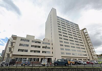 外観:色合いの外壁が印象的な、地上14階建てのマンション。地下鉄「二十四軒」駅徒歩2分で、通勤やお出かけに便利です。スーパーや公園も徒歩圏内にあり、買物と散策を楽しめる立地。周辺環境も現地でご確認ください。 外観:色合いの外壁が印象的な、地上14階建てのマンション。地下鉄「二十四軒」駅徒歩2分で、通勤やお出かけに便利です。スーパーや公園も徒歩圏内にあり、買物と散策を楽しめる立地。周辺環境も現地でご確認ください。