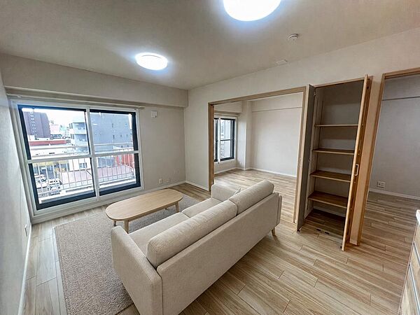 玄関、収納、バルコニー、外観、エントランスなど、その他の見どころをご紹介します。室内だけでなく、日々の使いやすさや管理状況もあわせてご確認ください。(写真は家具を配置したイメージ図です）