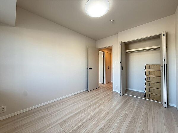 プライベートな時間をゆっくり過ごせる一室です。採光や風通し、収納の使いやすさなど、写真だけでは分かりにくい部分も詳しくご説明します。