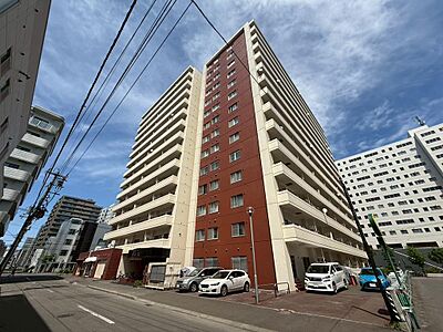 外観:地下鉄「バスセンター前」駅徒歩4分! 外観:地下鉄「バスセンター前」駅徒歩4分!