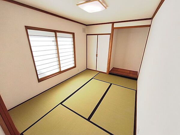 【リフォーム完成】和室は、畳表替え、クロス張替え、照明器具を行いました。