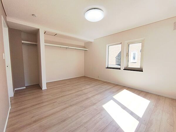 【リフォーム完成】洋室2は、8帖あり主寝室にいかがでしょうか。