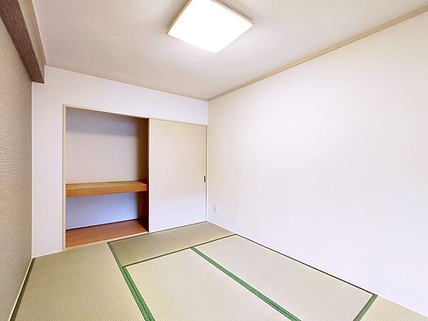 【リフォーム済】6帖の和室は畳表替え、クロス張替、押入れもありますので寝室や客間としてピッタリです
