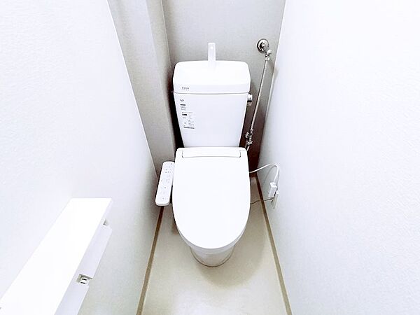 【リフォーム済】トイレは新品交換済みです。新しいトイレなので清潔で安心ですね。