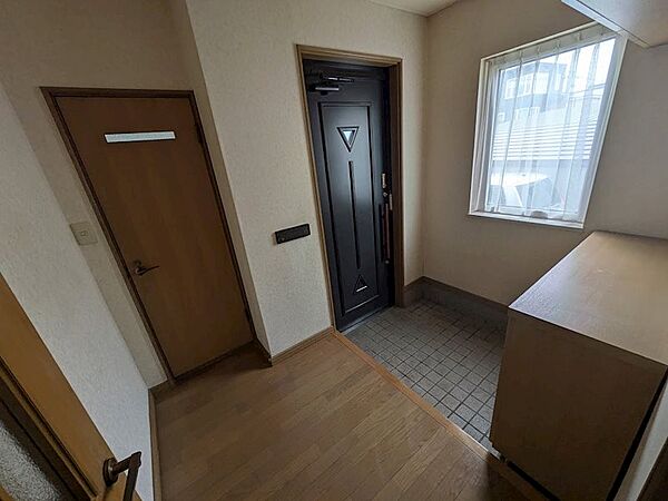 玄関を拡大表示