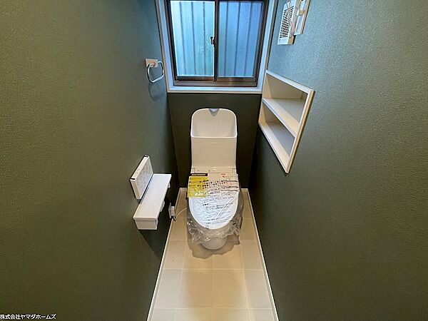 1階のトイレです。（2階もあり）トイレ新品交換、温水洗浄便座です。